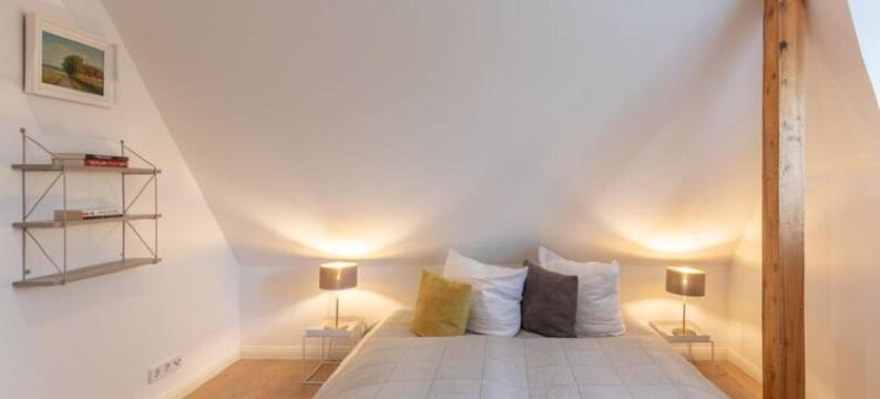 带瓷砖炉的茅草屋度假屋(Reetgedecktes Ferienhaus Mit Kachelofen)图片