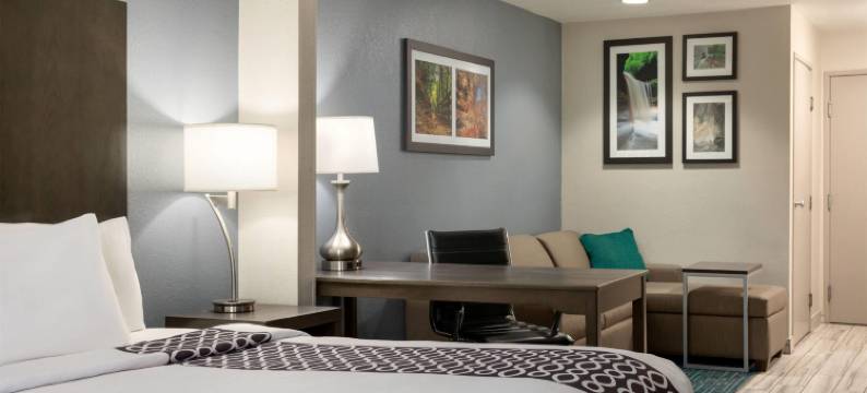 拉昆塔温德姆酒店套房佩鲁饥饿岩石州立公园(La Quinta Inn & Suites by Wyndham Peru Starved Rock St Park)图片