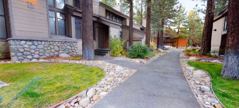 St. Moritz 12 Bright and Cozy Mountain Cabin, Centrally Located by RedAwning图片