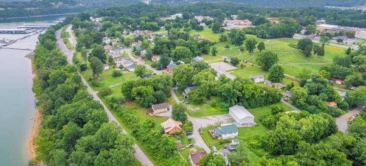 伯恩赛德度假屋，步行到坎伯兰湖!(Burnside Vacation Rental, Walk to Lake Cumberland!)图片