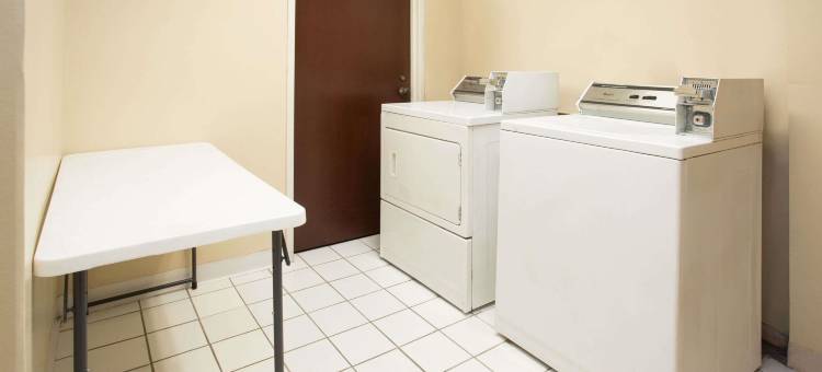 Travelodge by Wyndham Fort Myers Airport图片