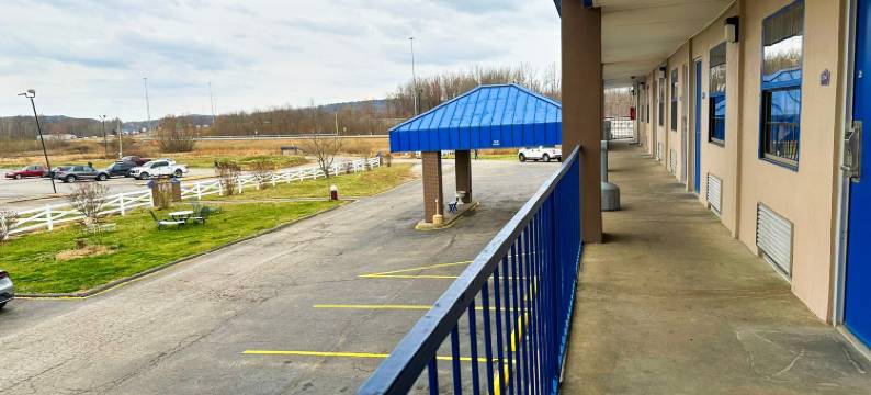 OYO 麦迪逊维尔 I-69 快乐住宿汽车旅馆(Happy Stay Inn Madisonville I-69 by OYO)图片