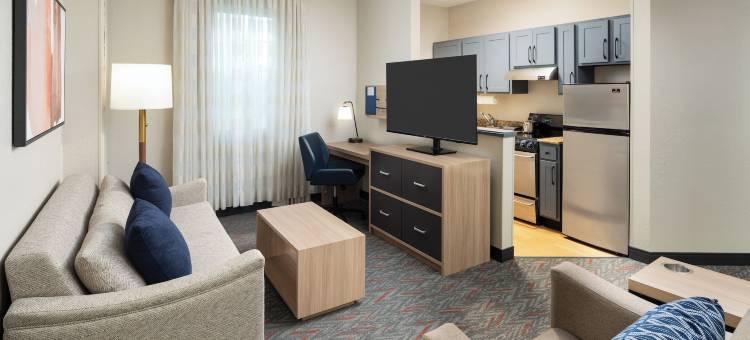 迈阿密多拉烛木套房酒店(Candlewood Suites Miami - Doral)图片