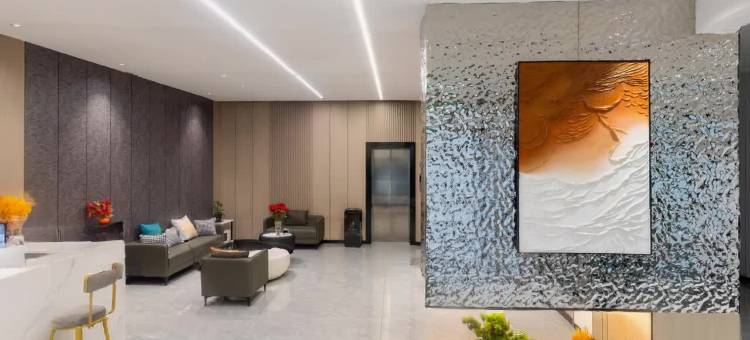 蒙自四叶草酒店(南湖公园新天地步行街店)图片