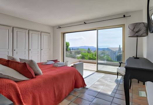 Authentic Villa Hotel Overview