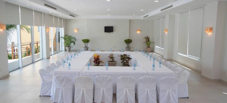 拉斯弗洛雷斯海滩度假村酒店(Las Flores Beach Resort)图片