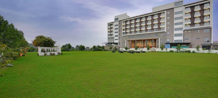 玛鲁迪南丹大酒店(The Maruti Nandan Grand)图片