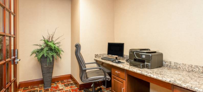智选假日套房酒店布隆明(Holiday Inn Express & Suites BLOOMINGTON by IHG)图片