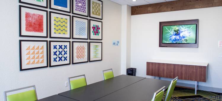 俄克拉何马城机场智选假日套房酒店(Holiday Inn Express & Suites Oklahoma City Airport)图片