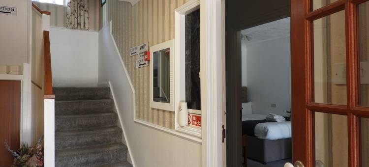 盖特威克四季旅馆(All Seasons Guest House Gatwick & Airport Parking)图片