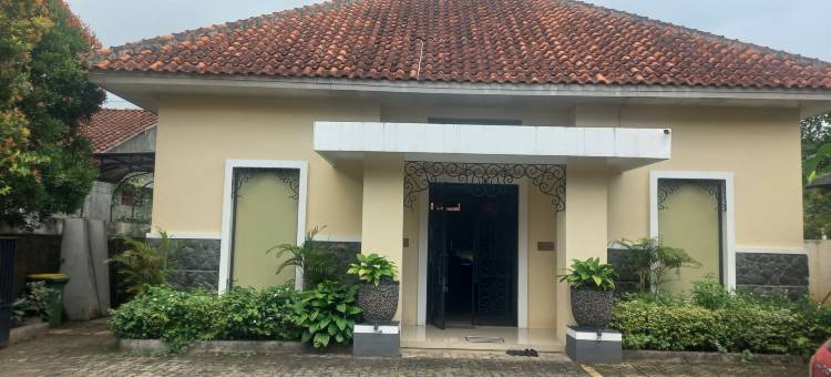 Capital O 93872 Natura宾馆伊斯兰教近普禾加多市中心广场(Capital O 93872 Natura Guest House Syariah Near Alun Alun Kota Purwokerto)图片