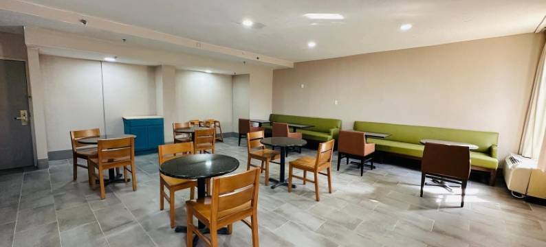 坎顿名人堂附近的联排别墅，靠近I 77(Townhouse Near Hall of Fame Canton I 77)图片