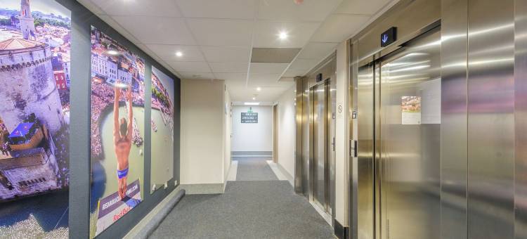 普伊尔波勒奥拉罗切勒保利奥民宿(B&B Hotel la Rochelle Beaulieu Puilboreau)图片