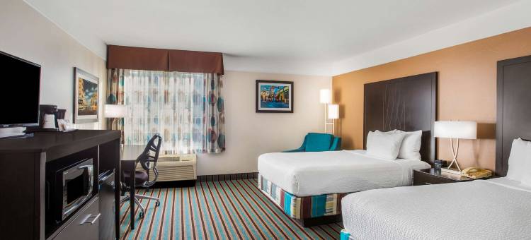 贝克斯菲尔德北拉昆塔温德姆套房酒店(La Quinta Inn & Suites by Wyndham Bakersfield North)图片