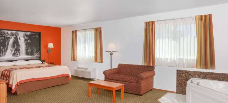 速8酒店-温德姆克洛弗代尔葡萄酒乡(Super 8 by Wyndham Cloverdale Wine Country)图片