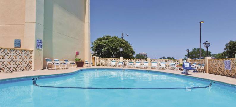 查尔斯顿河景拉昆塔温德姆套房酒店(La Quinta Inn & Suites by Wyndham Charleston Riverview)图片