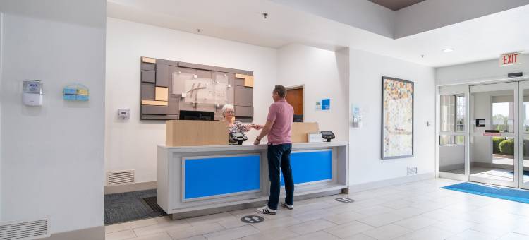 智选假日套房酒店百福(Holiday Inn Express & Suites Bedford)图片