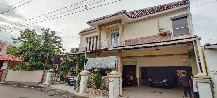 三宝垄阿尤宁清真宾馆-红门酒店合作(Ayuning Guest House Syariah Semarang Mitra RedDoorz)图片