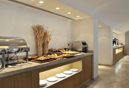 Vincci Baixa Hotel Overview