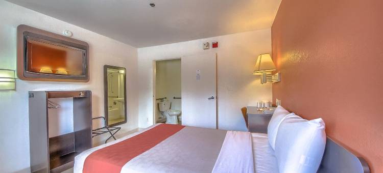 德克萨斯圣安东尼奥 - 六旗德克萨斯庆典游乐园 6 号汽车旅馆(Motel 6 San Antonio, TX Six Flags Fiesta TX/La Cantera Area)图片