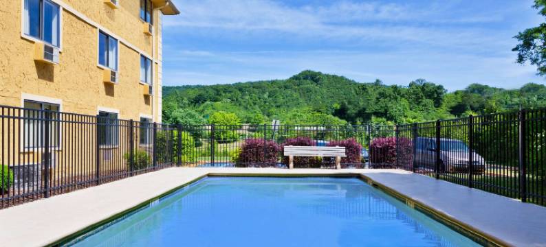 查塔努-瞭望山加温德姆速8酒店(Super 8 by Wyndham Chattanooga Lookout Mountain TN)图片