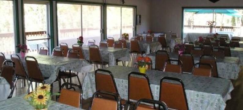 温泉露营度假村小屋1(Lake of the Springs Camping Resort Cabin 1)图片