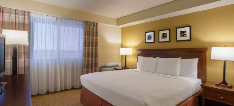 里贾纳温德姆Travelodge套房/Eastgate Bay酒店(Travelodge Suites by Wyndham Regina / Eastgate Bay)图片