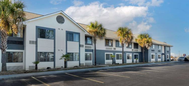 舒适套房酒店-近罗宾斯空军基地正门(Comfort Inn & Suites - Near Robins Air Force Base Main Gate)图片