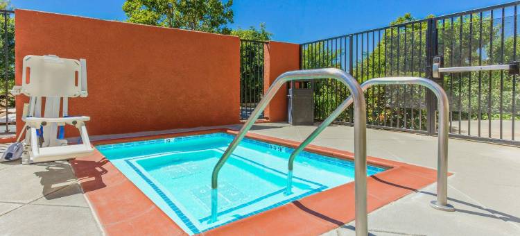 智选假日套房酒店麋鹿格罗夫 - 萨克拉门托地区(Holiday Inn Express & Suites Elk Grove West I-5)图片