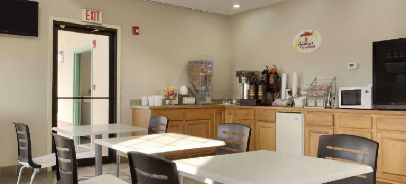 查特斯沃斯-达尔顿温德姆速8酒店(Super 8 by Wyndham Chatsworth/Dalton)图片