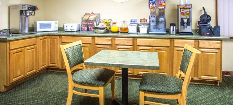 哈特福德温德姆速8酒店(Super 8 by Wyndham Hartford WI)图片