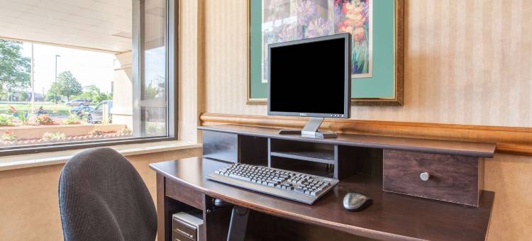 底特律/罗斯维尔温德姆呗盟酒店(Baymont by Wyndham Detroit/Roseville)图片