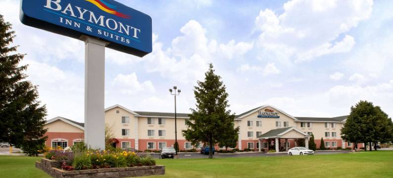 麦基诺城温德姆呗盟套房酒店(Baymont by Wyndham Mackinaw City)图片