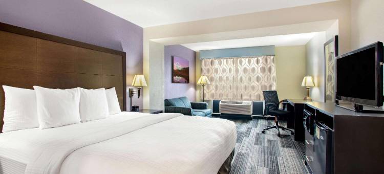 斯普林菲尔德机场广场拉昆塔温德姆套房酒店(La Quinta Inn & Suites by Wyndham Springfield Airport Plaza)图片