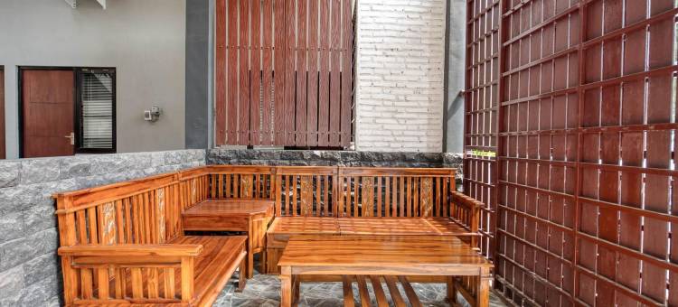 红多兹伊斯兰酒店-J1曾格尔阿亚姆达拉姆(RedDoorz Syariah @ Jl. Cengger Ayam Dalam)图片