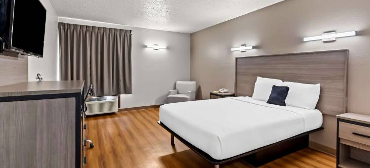 彭顿海滩红狮套房酒店(Red Lion Inn & Suites Pontoon Beach)图片