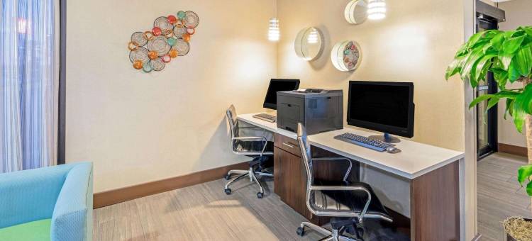 米德韦斯特城廷克空军基地拉昆塔温德姆套房酒店(La Quinta Inn & Suites by Wyndham Midwest City - Tinker AFB)图片