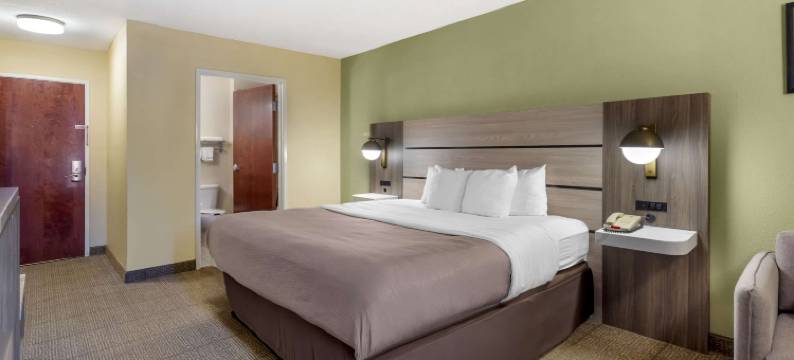 罗利市中心凯艺酒店(Quality Inn Raleigh Downtown)图片