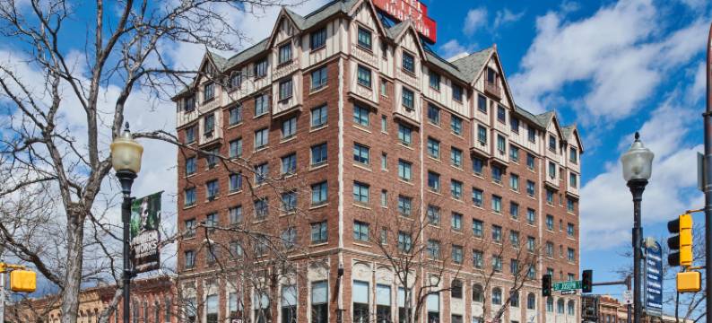 拉皮德城亚历克斯约翰逊希尔顿格芮精选酒店(Hotel Alex Johnson Rapid City, Curio Collection by Hilton)图片