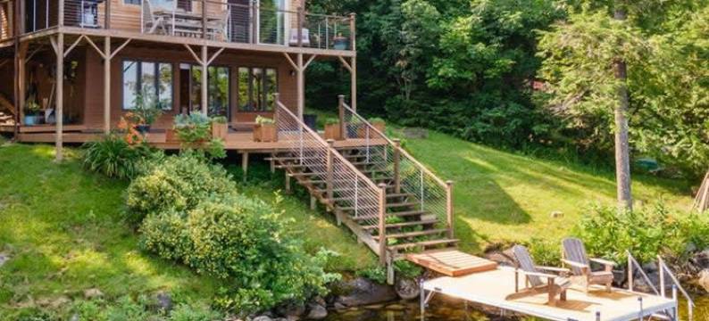 红杉避风港在悉尼(Red Cedar Haven in Sidney)图片