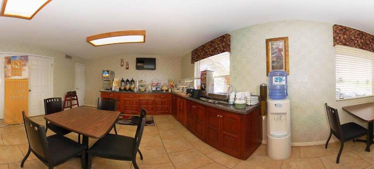 拉塞尔维尔I-40凯艺酒店(Quality Inn Russellville I-40)图片