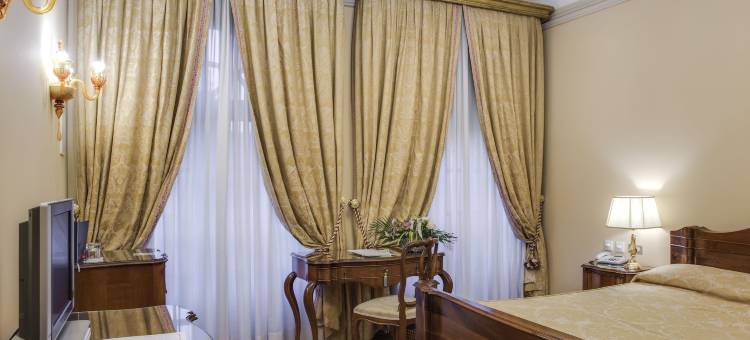 福娜罗丽别墅皇宫酒店(Villa Fenaroli Palace Hotel)图片