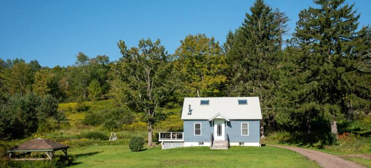 Charming Cottage with Scenic Trails - Cozy Summer Escape图片