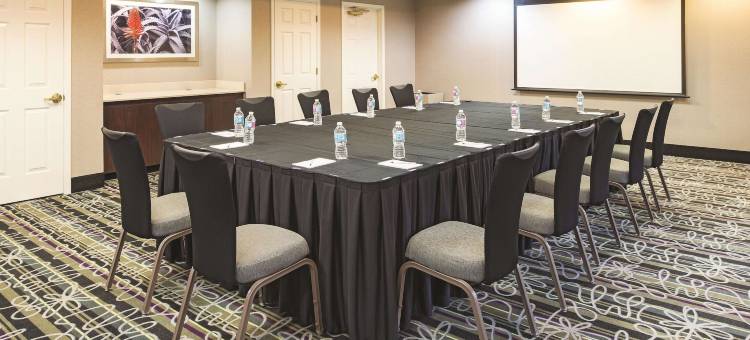 圣路易斯韦斯特波特拉昆塔温德姆套房酒店(La Quinta Inn & Suites by Wyndham St. Louis Westport)图片