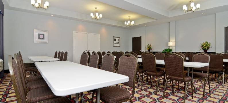 品质酒店及套房布赖恩-学院站(Quality Inn & Suites Bryan-College Station)图片