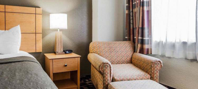 德梅因机场品质酒店及套房(Quality Inn & Suites des Moines Airport)图片
