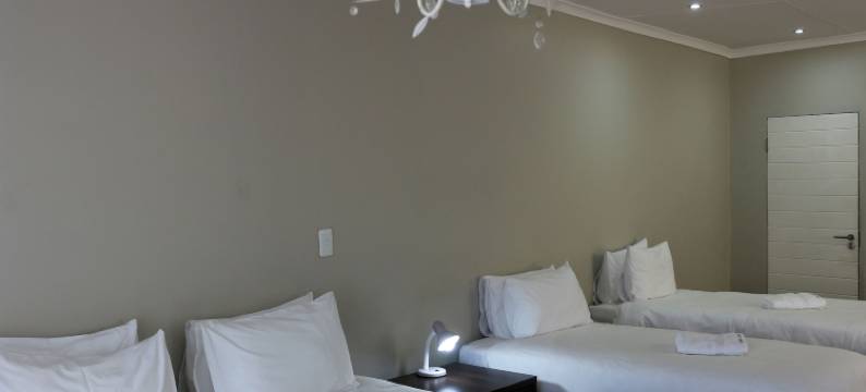 豪华高地旅馆(Luxury Heights Bed and Breakfast- Pool Ready for Use)图片