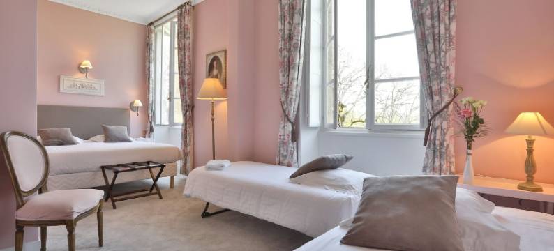 普伊罗伯特城堡酒店(Château de Puy Robert Lascaux - A proximité Grotte de Lascaux - Hôtel Avec Piscine chauffée - Sarlat)图片