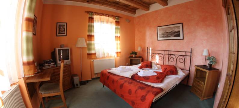 玛勒鲁纳拉巴赫公寓(Mahleruv Penzion Na Hradbach)图片