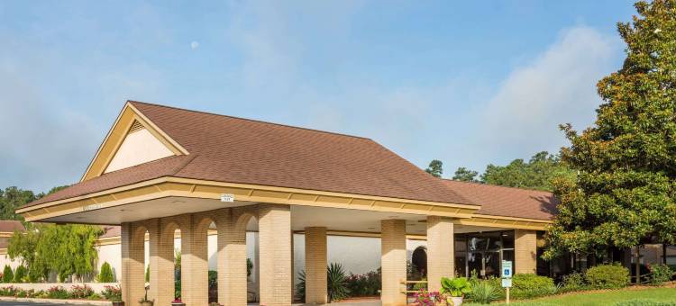 南派恩斯派恩赫斯特温德姆戴斯酒店及会议中心(Days Inn & Conf Center by Wyndham Southern Pines Pinehurst)图片